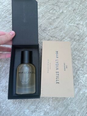 MLLE Lydia Stille The Untamed Eau de Parfum - Olive/Black Bottle